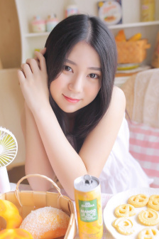 年轻女仆